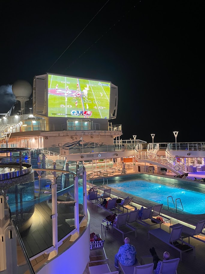 Contemporary cruises pool deck